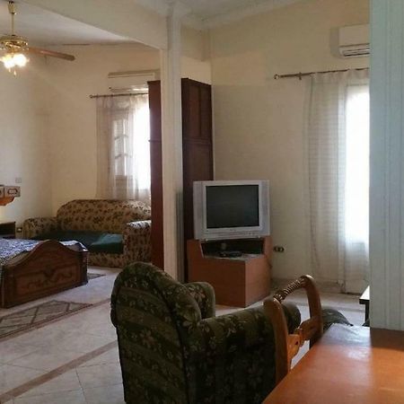 Elegant Heliopolis, Studio-Apartment Cairo Exterior photo